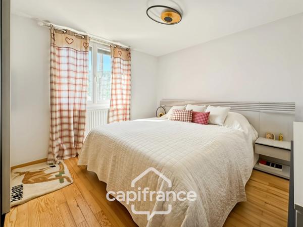 Maison à vendre 7 pièces SAINT JEAN DE MUZOLS (07)