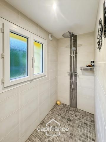 Maison à vendre 7 pièces SAINT JEAN DE MUZOLS (07)