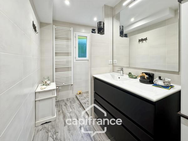 Maison à vendre 7 pièces SAINT JEAN DE MUZOLS (07)