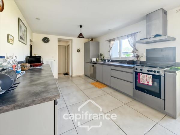 Maison à vendre 7 pièces SAINT JEAN DE MUZOLS (07)