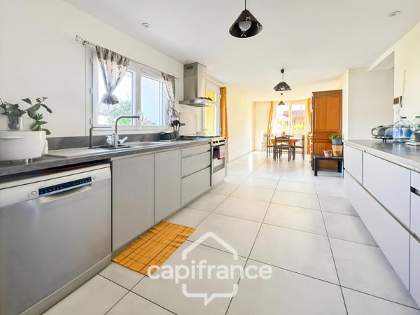 Maison à vendre 7 pièces SAINT JEAN DE MUZOLS (07)