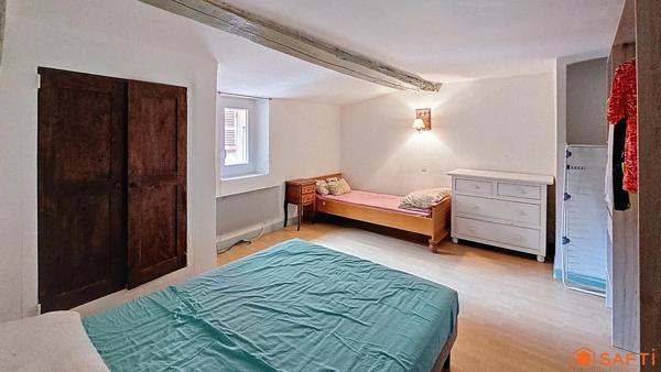 Appartement dans maison de village