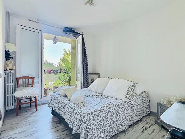 SAINT-JOSEPH - 13015 Appartement T4 avec deux balcons - Lumineux - stationnement libre