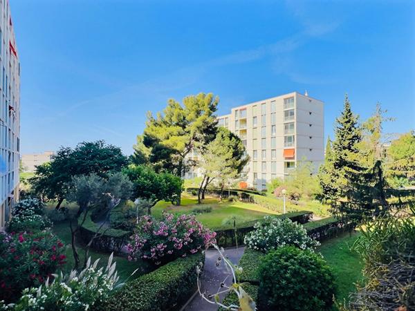 SAINT-JOSEPH - 13015 Appartement T4 avec deux balcons - Lumineux - stationnement libre