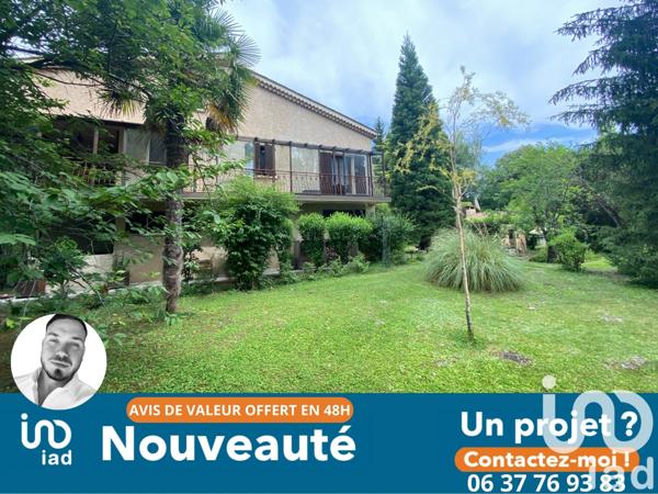 Maison 10 pièces de 244 m² à Laragne-Montéglin (05300)