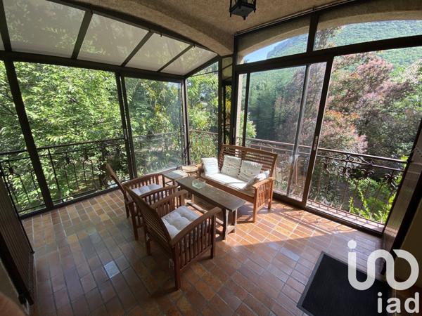 Maison 10 pièces de 244 m² à Laragne-Montéglin (05300)