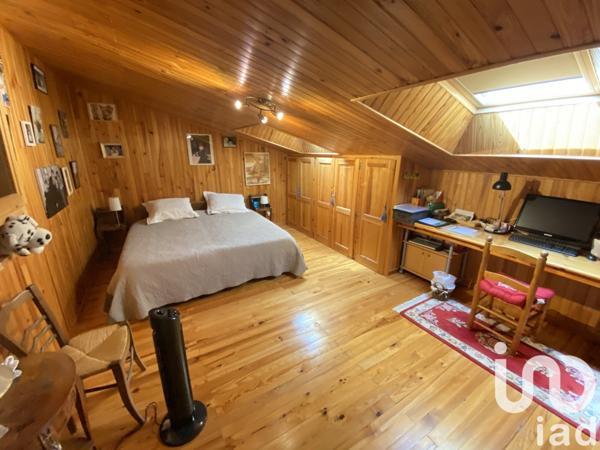 Maison 10 pièces de 244 m² à Laragne-Montéglin (05300)