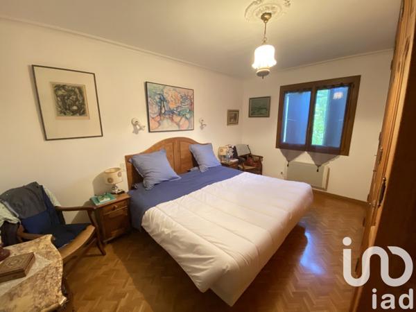 Maison 10 pièces de 244 m² à Laragne-Montéglin (05300)