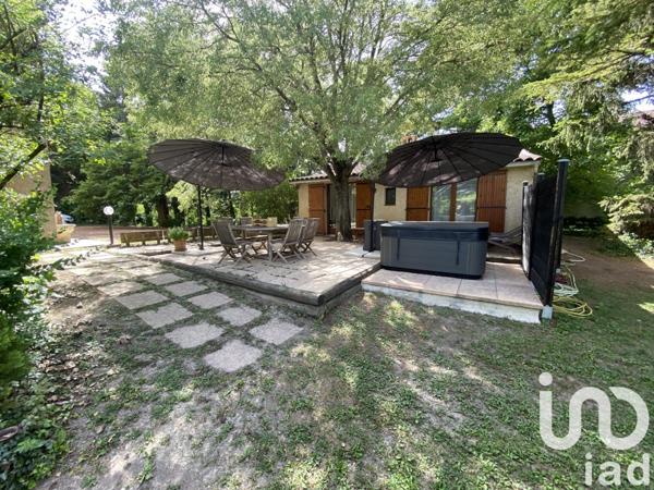 Maison 10 pièces de 244 m² à Laragne-Montéglin (05300)