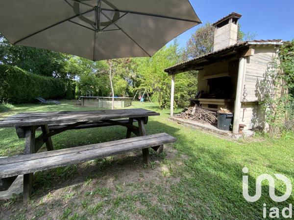 Maison 10 pièces de 244 m² à Laragne-Montéglin (05300)