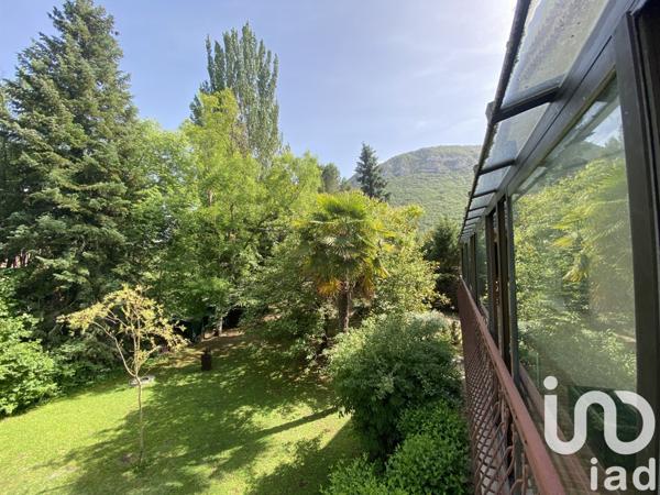 Maison 10 pièces de 244 m² à Laragne-Montéglin (05300)