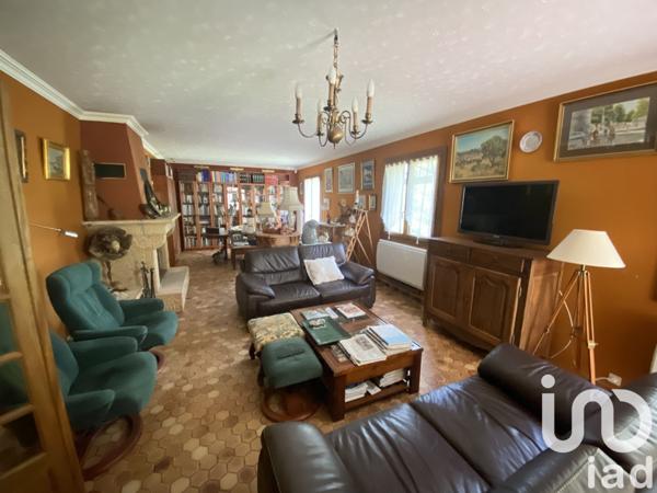 Maison 10 pièces de 244 m² à Laragne-Montéglin (05300)