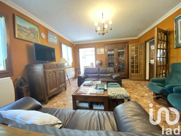 Maison 10 pièces de 244 m² à Laragne-Montéglin (05300)