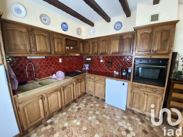 Maison 10 pièces de 244 m² à Laragne-Montéglin (05300)