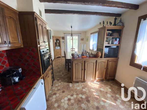 Maison 10 pièces de 244 m² à Laragne-Montéglin (05300)