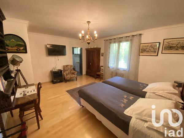 Maison 10 pièces de 244 m² à Laragne-Montéglin (05300)