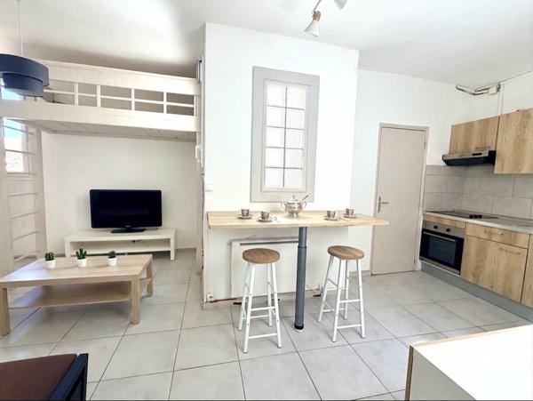 * VENTE APPARTEMENT DE TYPE 2 TRÈS LUMINEUX EN DERNIER ÉTAGE SITUÉ DANS LE CENTRE-VILLE DE LA CIOTAT
