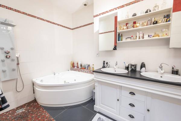 Appartement T4, plain pied, avec terrasse, 138m², Bordeaux Quartier St Bruno