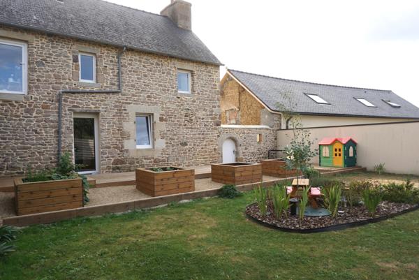 Paimpol (22500) Maison en pierre rénovée avec dépendances