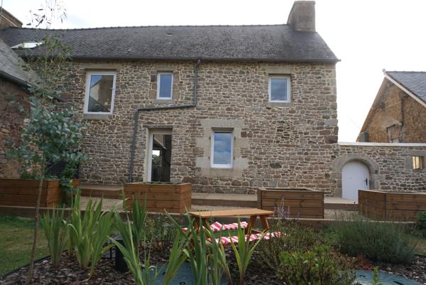 Paimpol (22500) Maison en pierre rénovée avec dépendances