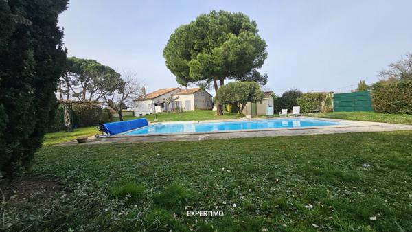 Tonneins (47400) Superbe maison de 5 chambres, 220m², Immense sous sol, parc clos de mur avec piscine