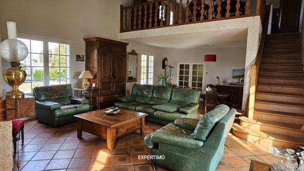 Tonneins (47400) Superbe maison de 5 chambres, 220m², Immense sous sol, parc clos de mur avec piscine