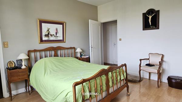 Tonneins (47400) Superbe maison de 5 chambres, 220m², Immense sous sol, parc clos de mur avec piscine