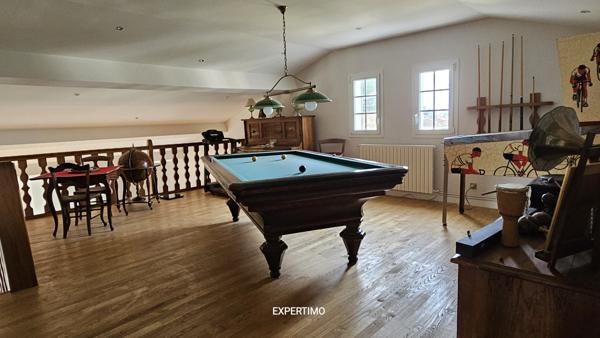 Tonneins (47400) Superbe maison de 5 chambres, 220m², Immense sous sol, parc clos de mur avec piscine