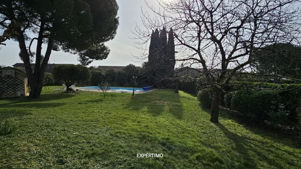 Tonneins (47400) Superbe maison de 5 chambres, 220m², Immense sous sol, parc clos de mur avec piscine