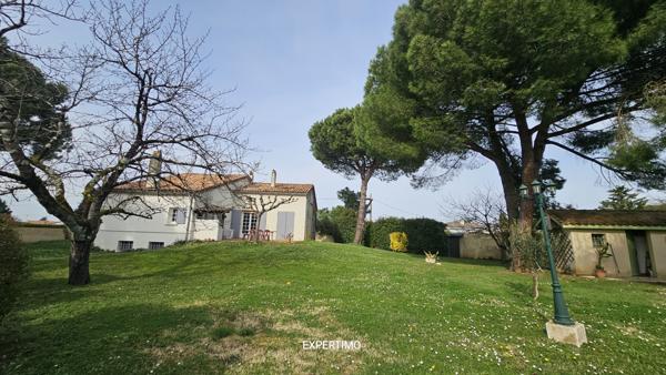 Tonneins (47400) Superbe maison de 5 chambres, 220m², Immense sous sol, parc clos de mur avec piscine