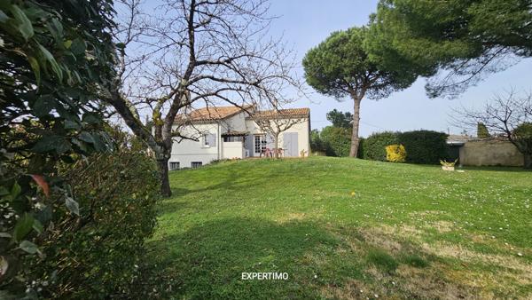 Tonneins (47400) Superbe maison de 5 chambres, 220m², Immense sous sol, parc clos de mur avec piscine