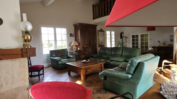 Tonneins (47400) Superbe maison de 5 chambres, 220m², Immense sous sol, parc clos de mur avec piscine