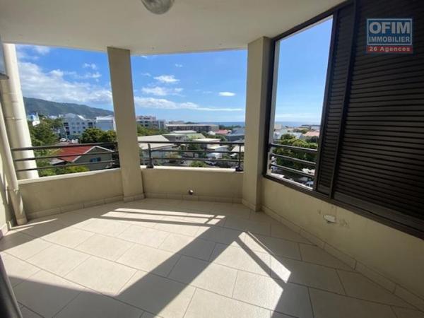 A vendre T2 avec varangue vue mer à Ste Clotilde residence Lobellia