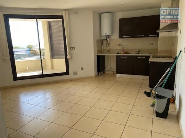 A vendre T2 avec varangue vue mer à Ste Clotilde residence Lobellia