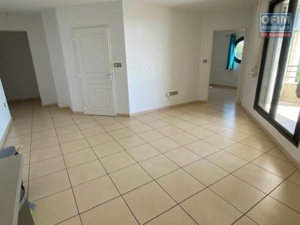 A vendre T2 avec varangue vue mer à Ste Clotilde residence Lobellia