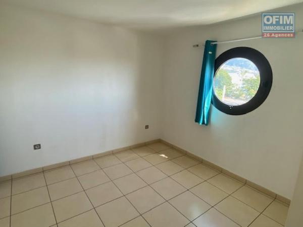 A vendre T2 avec varangue vue mer à Ste Clotilde residence Lobellia