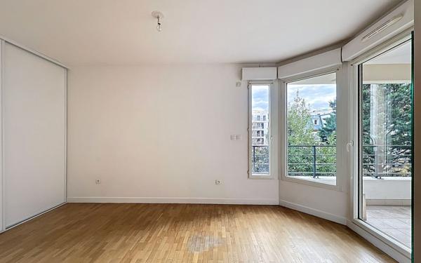 Appartement à vendre    3 pièces • 75 m2 Suresnes
