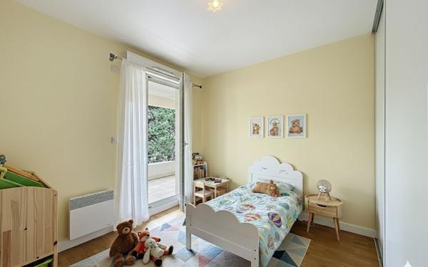 Appartement à vendre    3 pièces • 75 m2 Suresnes