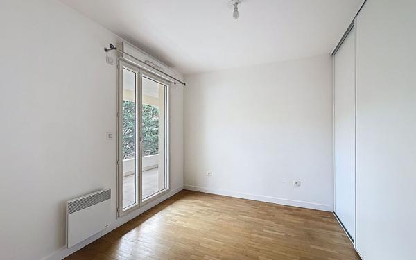 Appartement à vendre    3 pièces • 75 m2 Suresnes
