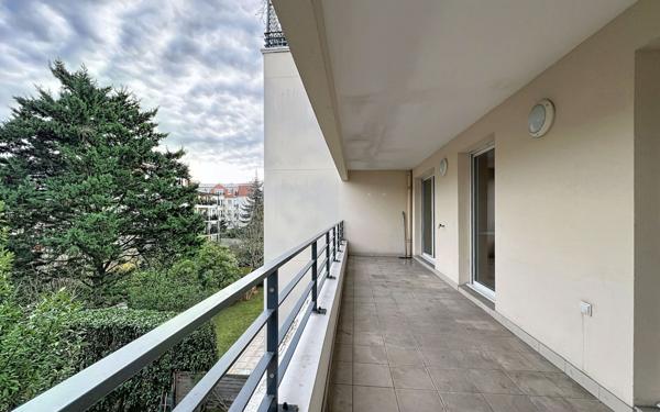 Appartement à vendre    3 pièces • 75 m2 Suresnes