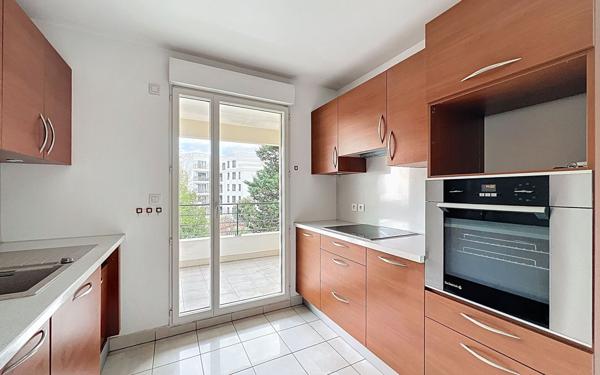 Appartement à vendre    3 pièces • 75 m2 Suresnes