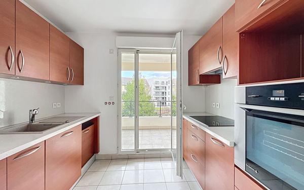 Appartement à vendre    3 pièces • 75 m2 Suresnes