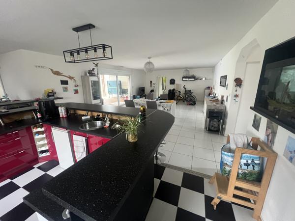 Grande maison de 180 m² avec piscine et vaste jardin à Layrac