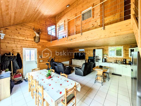 Située dans un environnement paisible et verdoyant, cette maison de 130 m² vous séduira par ses volumes, son agencement fonctionnel et son extérieur généreux. La parcelle d’environ 2000 m² est divisée en deux parties : 1500 m² autour de la maison, et 500 m² supplémentaires accueillant un double hangar de plus de 65 m².

Au rez-de-chaussée, vous trouverez une belle pièce de vie de plus de 40 m², équipée de la climatisation et d’un poêle à granulés, s’ouvrant sur une spacieuse terrasse de 60 m² avec pergola, et une serre attenante. Deux chambres, une salle d’eau, un cellier, complètent cet espace principal.

À l’étage, une mezzanine accueille deux coins nuit, puis un couloir dessert une salle d’eau, un espace nuit supplémentaire et une chambre de 13 m².

À l’extérieur, vous profiterez d’une piscine hors sol (7,5 x 3,5 m) avec terrasse bois, d’un terrain de pétanque, et d’un environnement calme, bordé par une rivière en contrebas. Sous la terrasse, une cave à vin isolée d’environ 16 m² complète ce bien.

Cette maison est une véritable maison familiale et de vacances...n'attendez plus, votre coup de coeur est à porté de mains.