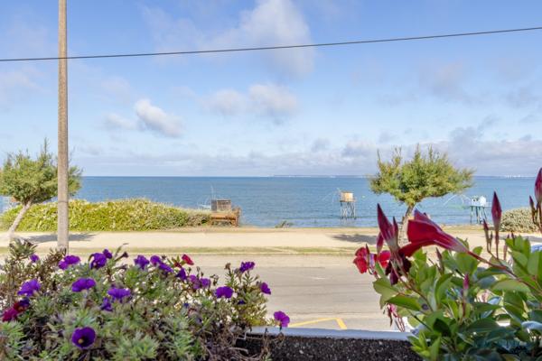 THARON PLAGE - FACE MER - DEUX LOGEMENTS INDEPENDANTS - DEUX GARAGES - DEUX ACCES