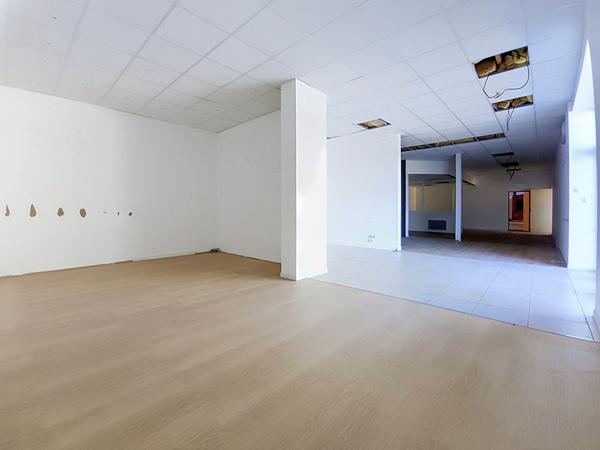 Local d'activité à louer à Cressensac - 970 m2 d'entrepôt - 130 m² de bureaux - parking - Axe Passant