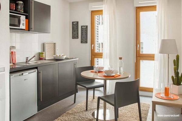 RENNES - T1Bis DUPLEX -  36.61 m2 (42,37m2 au sol) - ATTIQUE - 1 Place de Parking