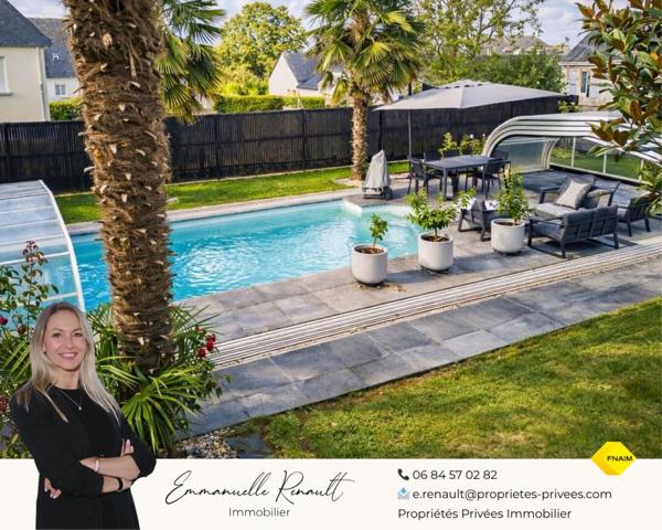 Maison avec piscine. Commerces à pied et cadre privilégié sur 930 m² de terrain. 15 minutes de Vannes