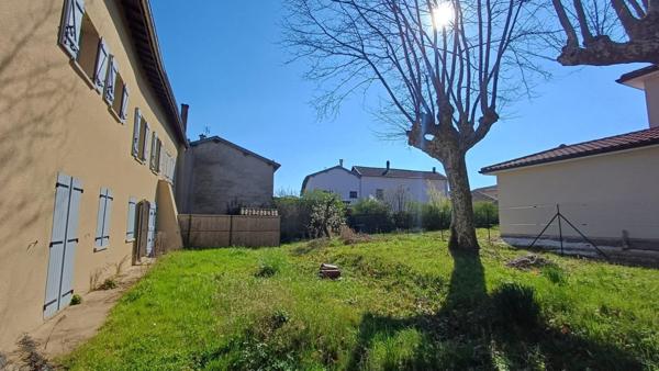 MAISON A RENOVER AVEC GRAND GARAGE ET TERRAIN DE 450 M²