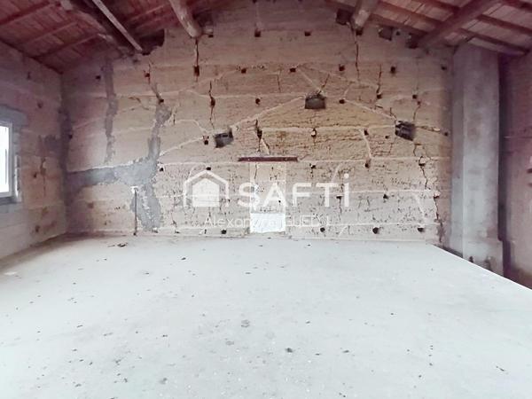 MAISON A RENOVER AVEC GRAND GARAGE ET TERRAIN DE 450 M²